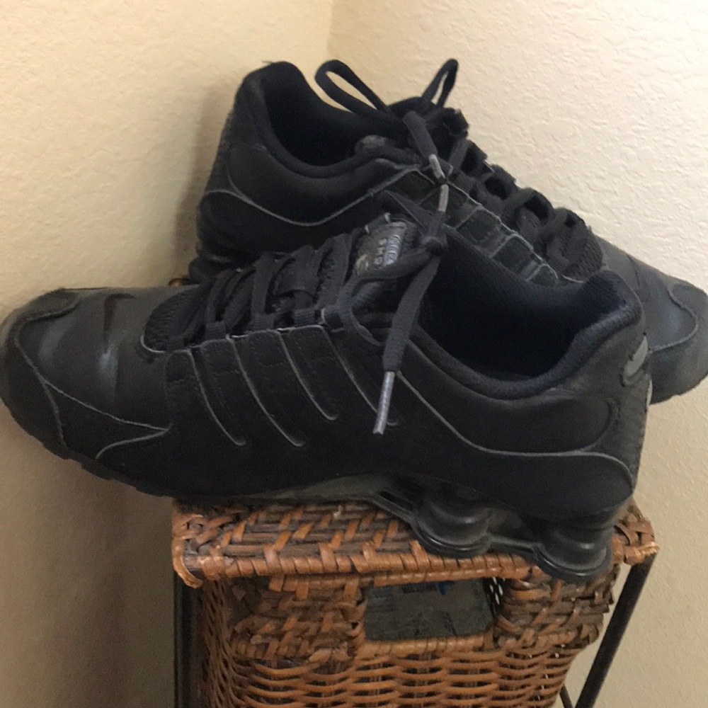 Nike shocks tennis shoes